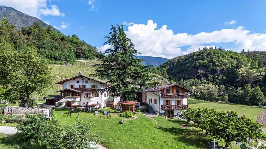 Ferienwohnung für 5 Personen, mit Ausblick und Garten sowie Balkon - 1