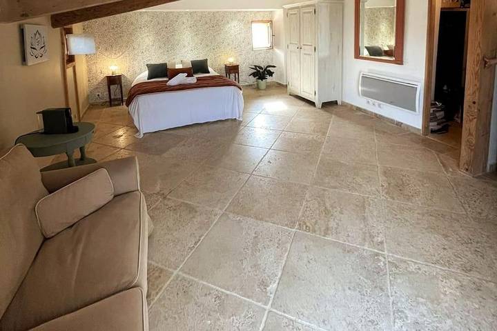 Location de vacances pour 23 personnes, avec vue ainsi que jardin et piscine, animaux acceptés à Rians - 2