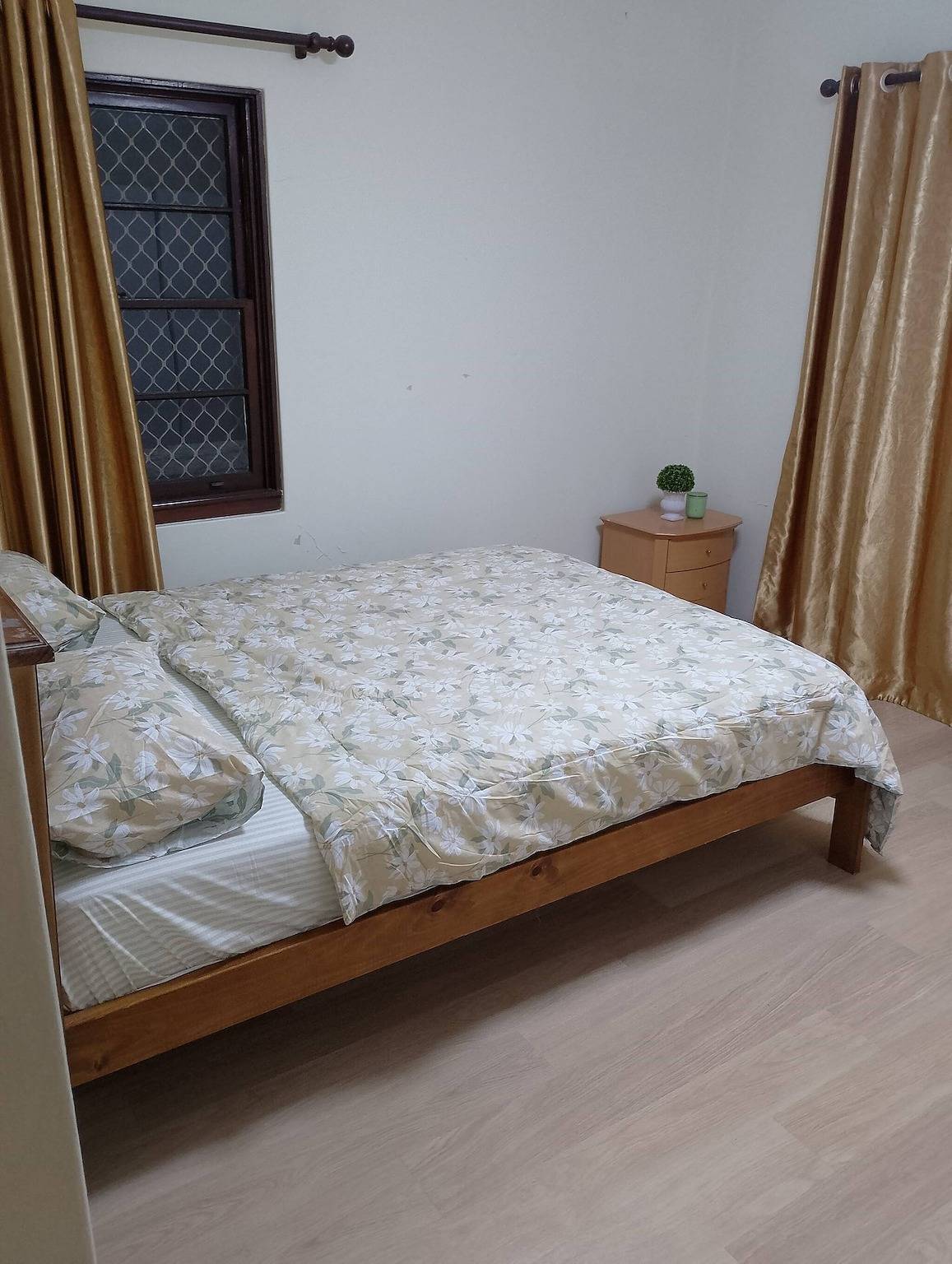 4 Bed, 1 Wash and Extra Toilet - Close to Parramatta Cbd - Full House in Sydney, New South Wales