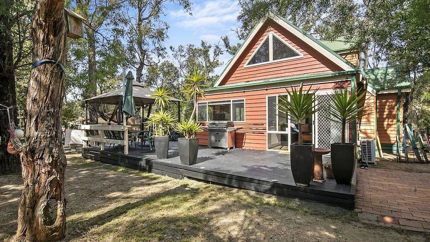 Holiday home for 8 people, with garden, with pets in Aireys Inlet