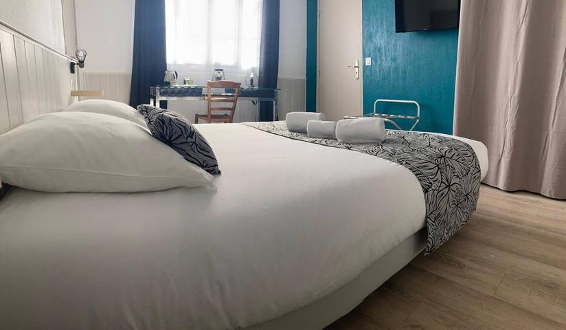 Gîte pour 11 personnes, avec Terrasse et Jardin ainsi que Piscine et Vue à Clairac (Lot-et-Garonne)