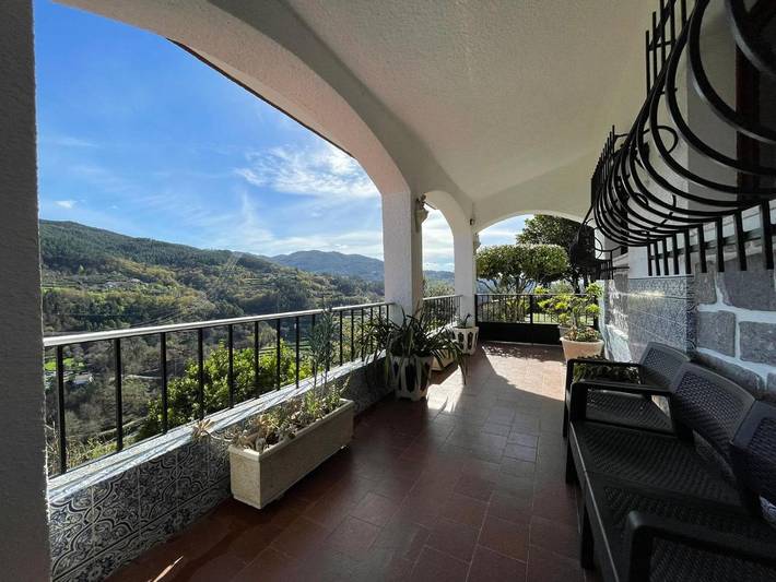 Location de vacances pour 6 personnes, avec jardin et piscine ainsi que jacuzzi et balcon à Terras de Bouro - 3