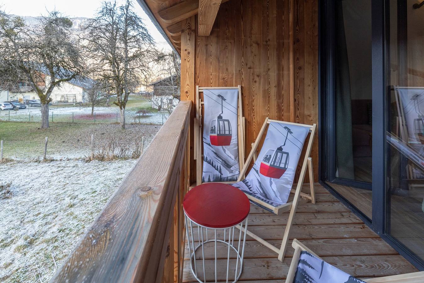 Appartement entier, Appartement « Morillon – 4 pers – Neuf et cosy » avec vue montagne, terrasse privée in Station de Morillon, Grand Massif