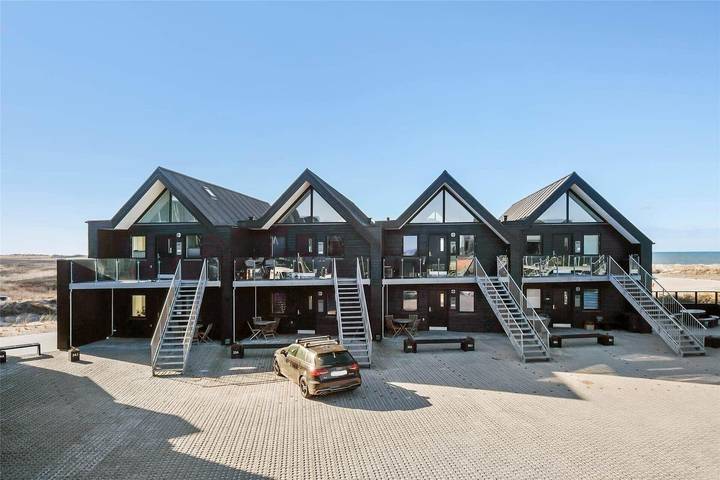 Ferielejlighed for 4 personer, med terrasse i Vorupør