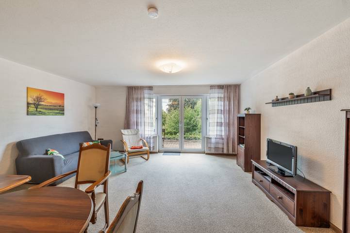 Entire apartment, Vacation Apartment 'Fewo Schwarz' with Mountain View, Private Terrace, and Wi-Fi in Europa-Park, Ettenheim