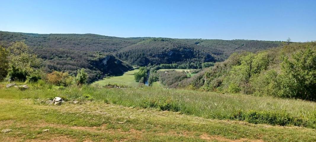 Location de vacances pour 5 personnes, avec Terrasse ainsi que Jardin et Vue à Sauliac-sur-Célé