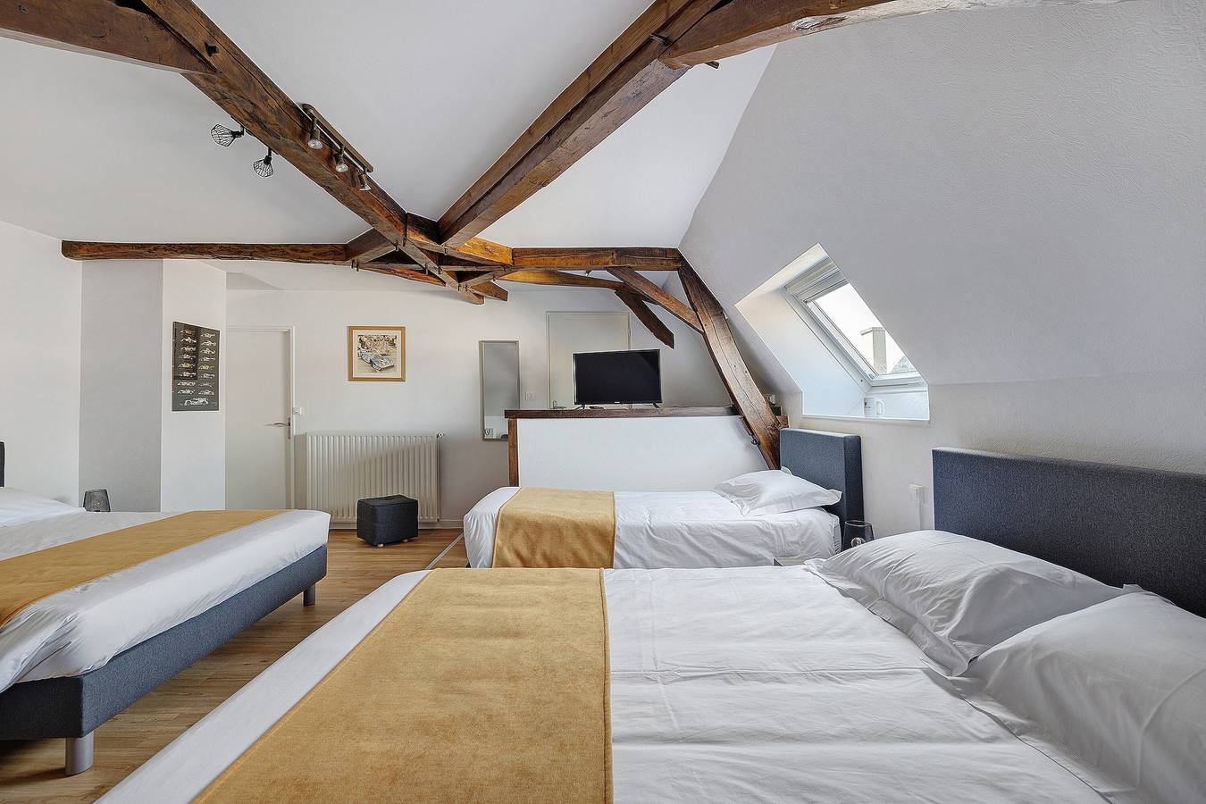 Gästezimmer 'Chambres Porshe' mit gemeinsamer Terrasse und Garten in Laigné-en-Belin, Sarthe