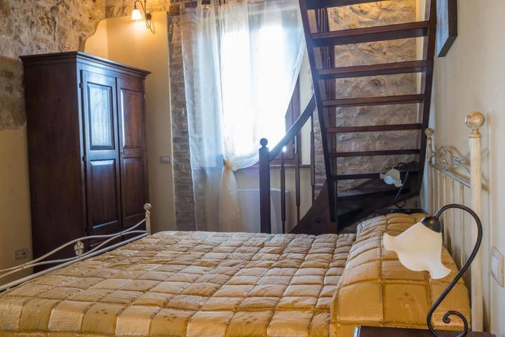 Casa vacanza per 3 persone, con Balcone e Terrazza nonché Giardino e Piscina a Ascoli Piceno
