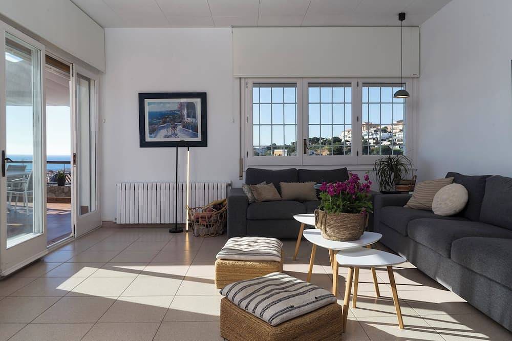 Espectacular casa Mediterranea con vistas al Mar. Barcelona in Sant Pol de Mar, Costa del Maresme