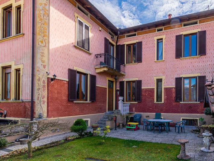 Ferienhaus für 8 Personen, mit Balkon und Terrasse sowie Garten in Porto Ceresio
