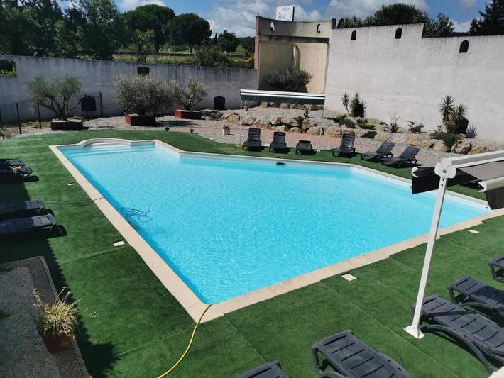 Hôtel pour 2 personnes, avec Terrasse ainsi que Jardin et Piscine