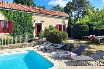 Gîte pour 8 personnes, avec terrasse et jardin à Pressignac-Vicq