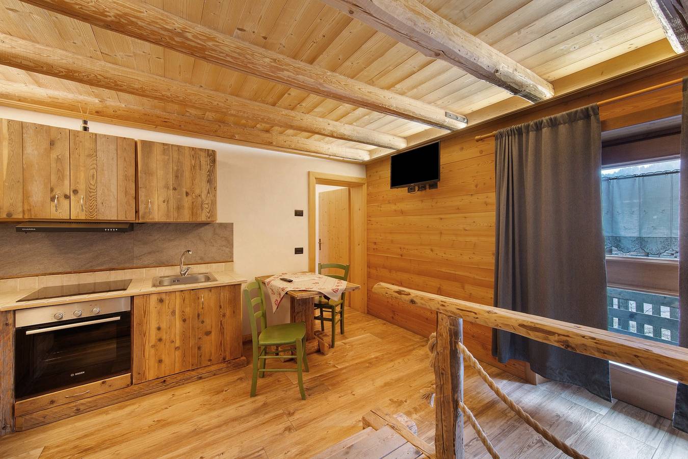Appartement 'Veleza' met bergzicht en gedeelde tuin, foto 13