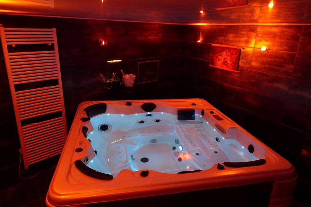 L'Escale Nîmoise, chambre d'hôtes jacuzzi Nîmes Gard - Cottage avec Spa (2/4 pers) in Nîmes, Région de Nîmes