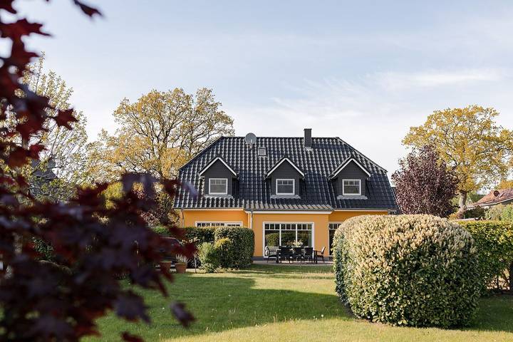 Luxus-Ferienhaus für 10 Personen, mit Terrasse und Garten sowie Sauna in Prerow