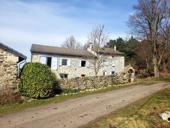 Chambre d’hôte pour 2 personnes, avec Terrasse et Jacuzzi ainsi que Jardin et Piscine à Saint-Julien-Chapteuil