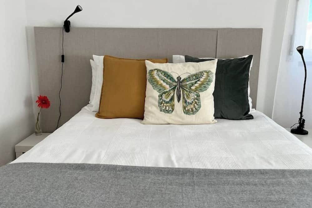 Anacris' Villa 2: cozy 2 Bedroom apt. with terrace in Estoril, Costa de Lisboa