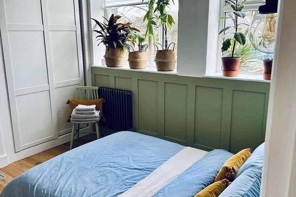Entire apartment, Seashell - Central Location Apartment Pet friendly! in Folkestone, Kent