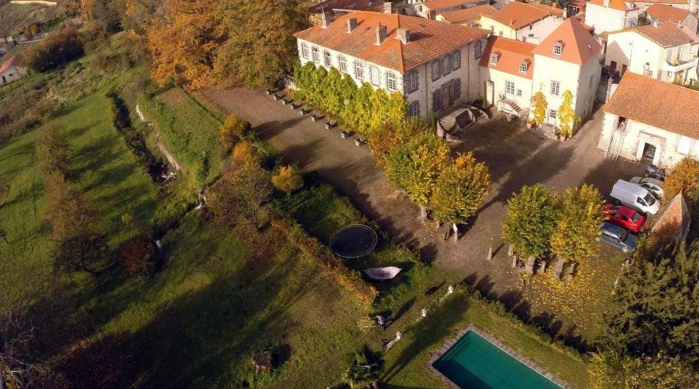 Manoir d'Aubeterre - Chambre I in Marsat, Parc naturel régional des Volcans d'Auvergne