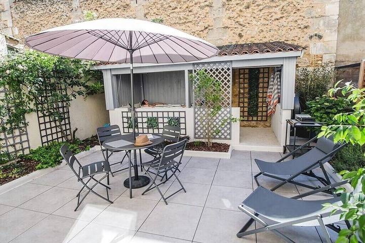 Ferienhaus für 2 Personen, mit Terrasse und Garten sowie Whirlpool - 1