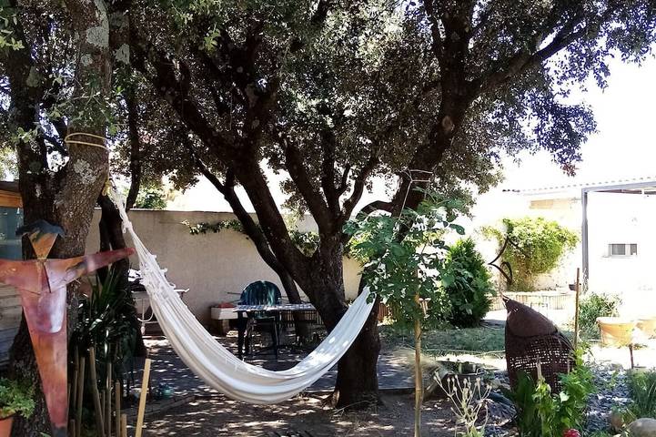 Location de vacances pour 2 personnes, avec terrasse ainsi que jardin et piscine, animaux acceptés à Sérignan-du-Comtat - 4