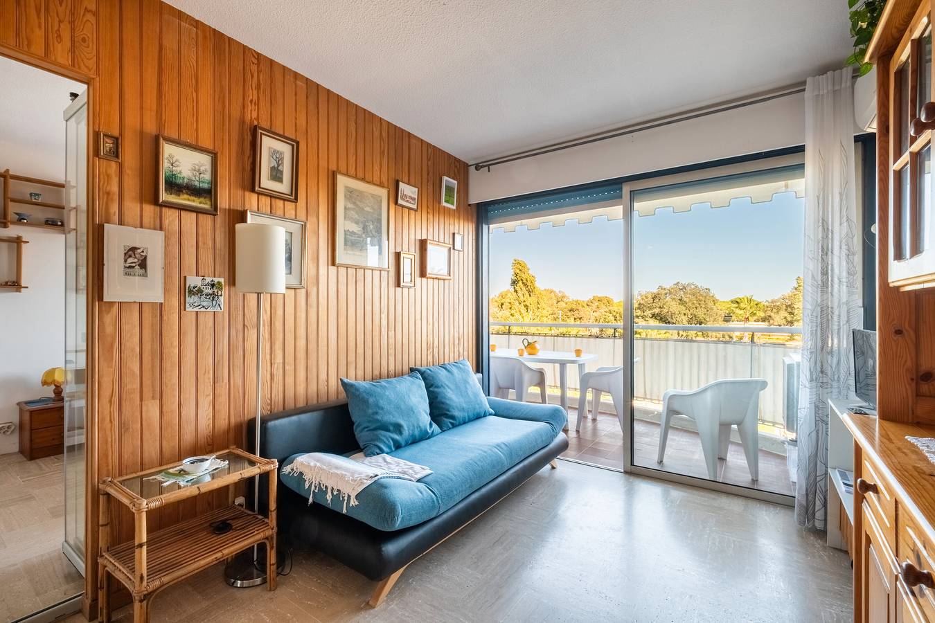 Appartement entier, Appartement 'Pretty Flat in The Sun' avec vue sur la montagne, piscine partagée et climatisation in Mandelieu-la-Napoule, Massif de l'Esterel