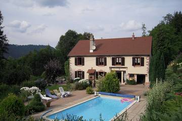 Gîte pour 8 personnes, avec jardin à Senones