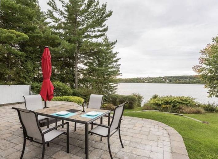Cottage for 6 people, with garden and balcony in Quebec