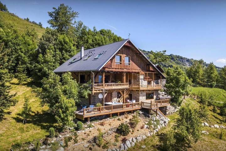Chalet pour 10 personnes, avec Balcon et Jacuzzi ainsi que Terrasse et Jardin dans Le Corbier - 3