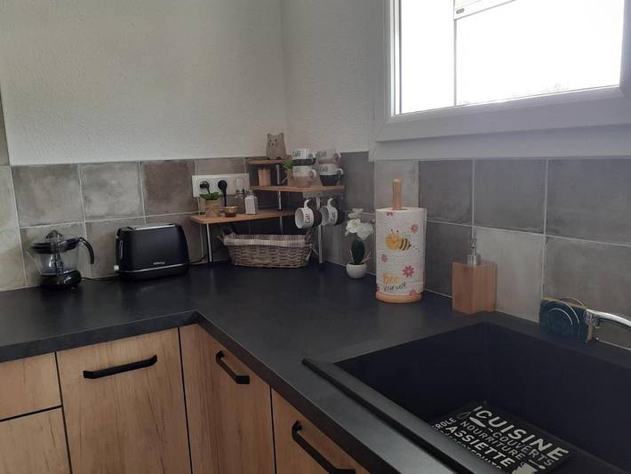 Location de vacances pour 6 personnes, avec piscine ainsi que vue et jardin à Ruoms - 4