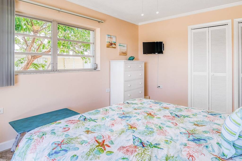 Dog-Friendly Gulf-Front Home w/ Private Pool/Dock, Fast Wifi, and Washer/Dryer in Marathon, Monroe County