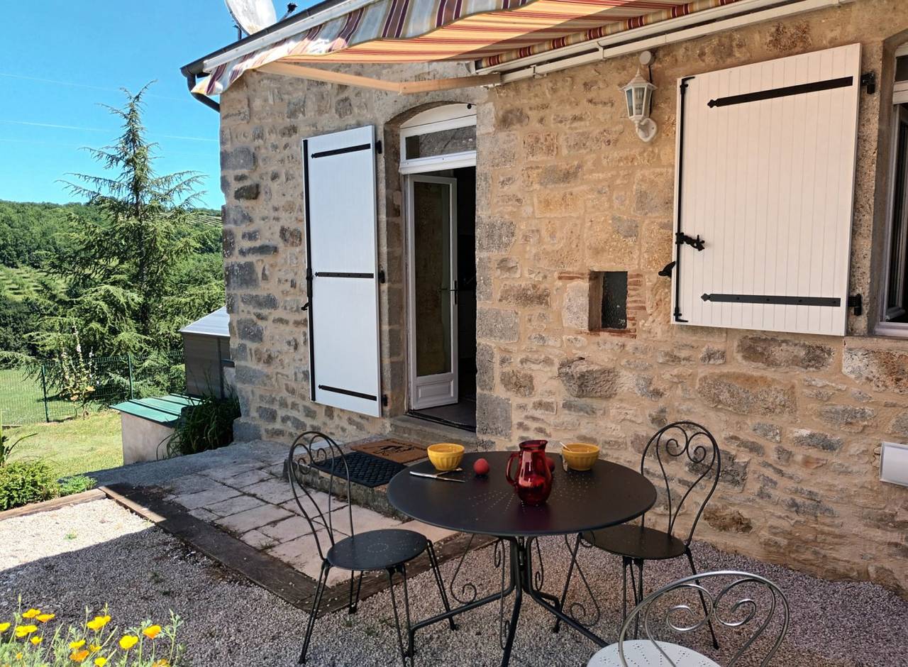 Maison en Périgord noir proche de Sarlat (studio) in La Dornac, Périgord Noir