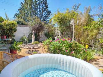 Cottage pour 4 personnes, avec piscine ainsi que jardin et jacuzzi à Trets