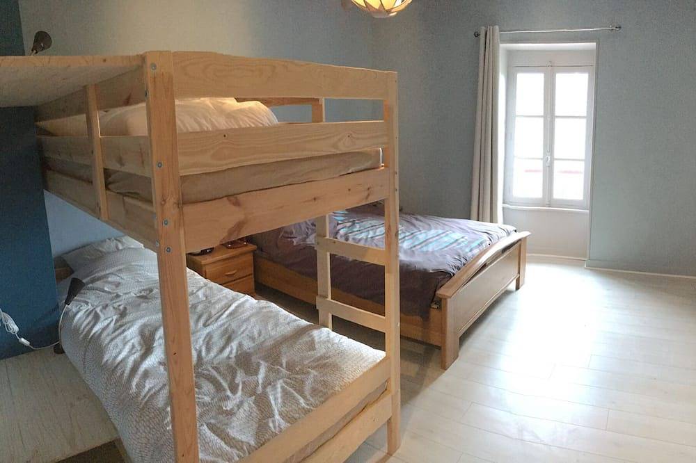 Gite 4 personnes tout confort proche chaîne des Puys,  Vulcania et Puy-de-Dôme in Queuille, Puy-de-Dôme