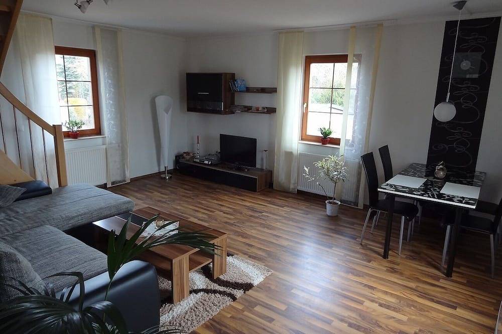Ganze Wohnung, Moderne ruhige Ferienwohnung mit traumhaftem Ausblick am Rand von Chemnitz in Neukirchen/Erzgebirge, Erzgebirge