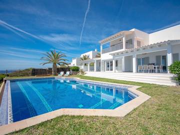 Ferienhaus für 7 Personen, mit Pool und Garten sowie Ausblick und Seeblick in Cala Ferrera
