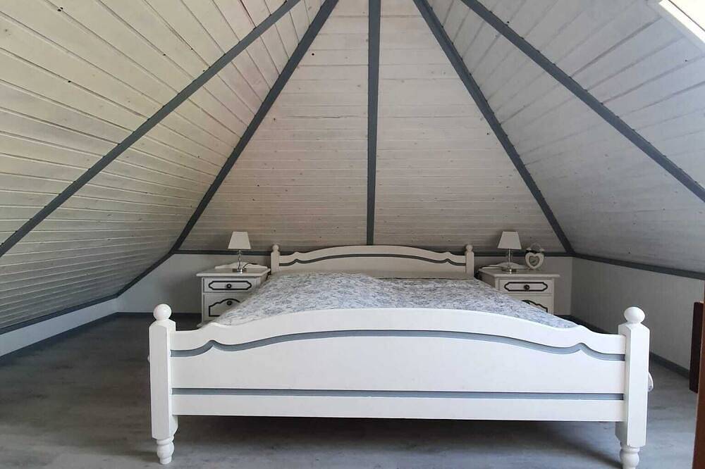 Charming vacation home \"Strandgut\" with garden on the Grevelingenmeer South Holland in Herkingen, Goeree-Overflakkee