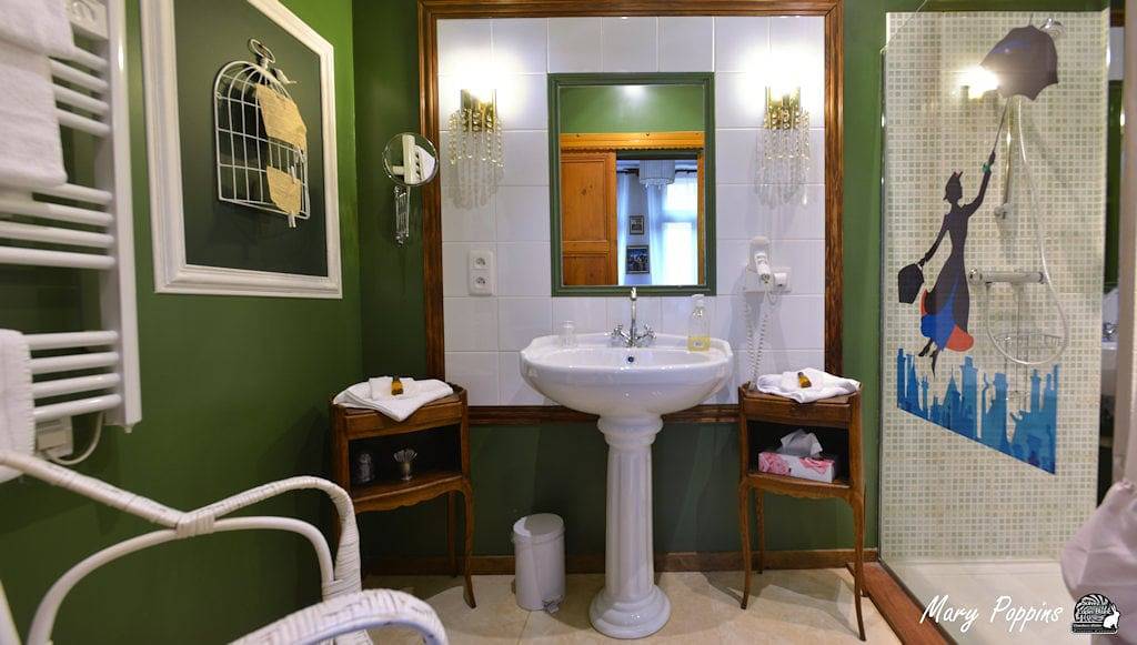 Suivez le Lapin Blanc - Mary Poppins in Saint-Valery-sur-Somme, Région d'Abbeville