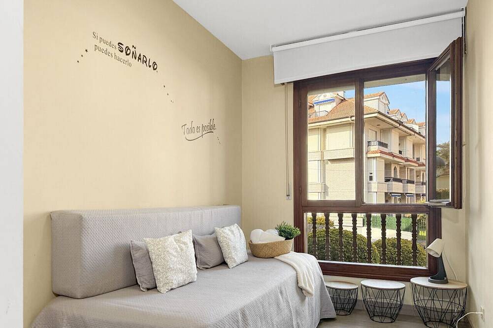 Entire apartment, Apartamento en la playa con piscina in Noja, Cantabrian Coast