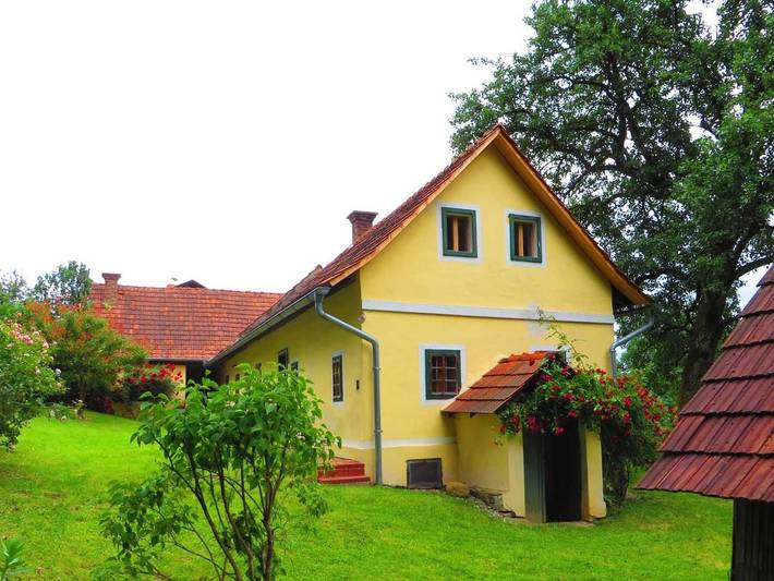 Ferienhaus für 8 Personen, mit Terrasse und Garten sowie Pool und Ausblick
