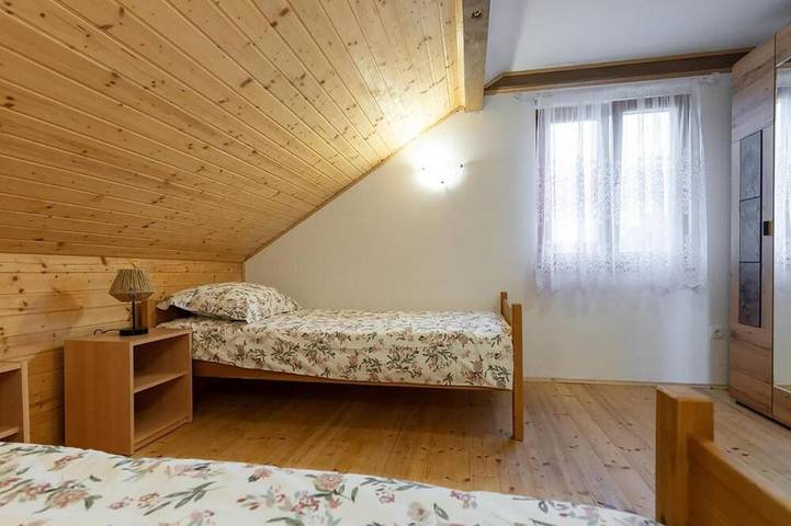 Cozy home in Otocac with house a panoramic view in Prozor, Lika-Senj