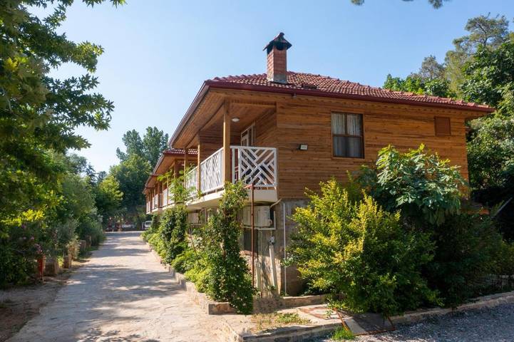 Hotel für 3 Personen, mit Pool und Garten sowie Terrasse - 1