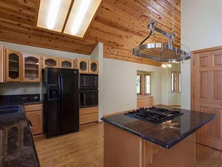 Vacation rental for 18 people, with hot tub and balcony as well as pool in Truckee