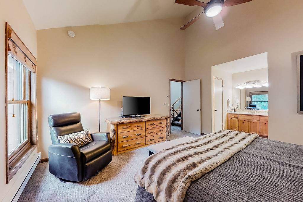 Ganze Wohnung, Perfect ski condo w/ shared hot tubs & firepit - walk to the base area & trails in Steamboat Springs, Medicine Bow-Routt Nationalwald