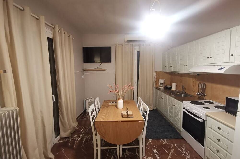 Ganze Wohnung, Spacius double room apartment 64 sqm fully equiped\nmagnificent sunset & sea view in Pylos, Messenien