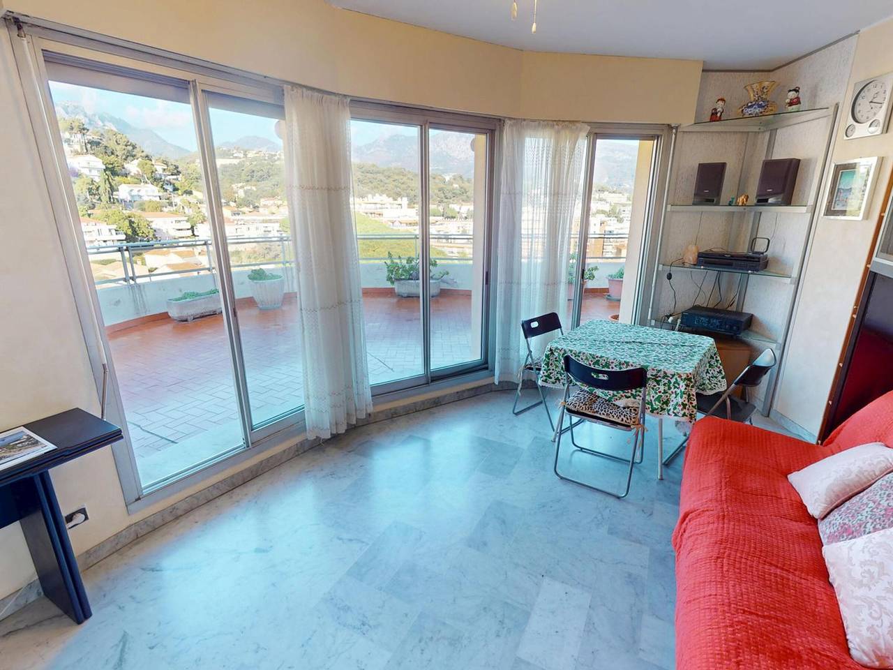 Appartement entier, Agréable 2P dernier étage avec immense terrasse et parking privé in Roquebrune-Cap-Martin, Côte méditerranéenne (France)