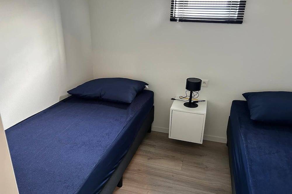 2-bedroom chalet with terrace in IJssel
