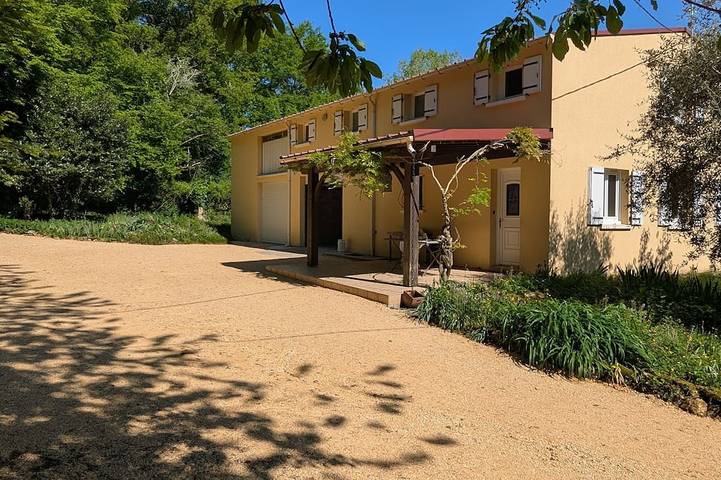 Location de vacances pour 5 personnes, avec jardin à Saint-Maime-de-Péreyrol