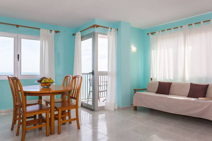 Farolas 4B - direct at the sea with sea view and A/C in Can Picafort, Santa Margalida