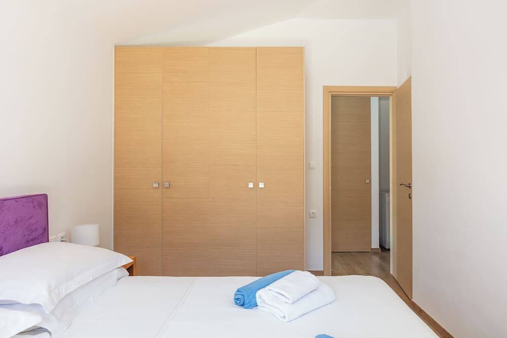 Sea views, short drive to the beach and shops! in Elounda, Lasithi